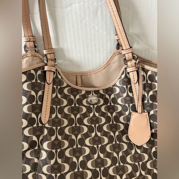 Coach Brown Peyton Dream Brown Signature Tote Bag and Wristlet Set - Picture 3 of 16